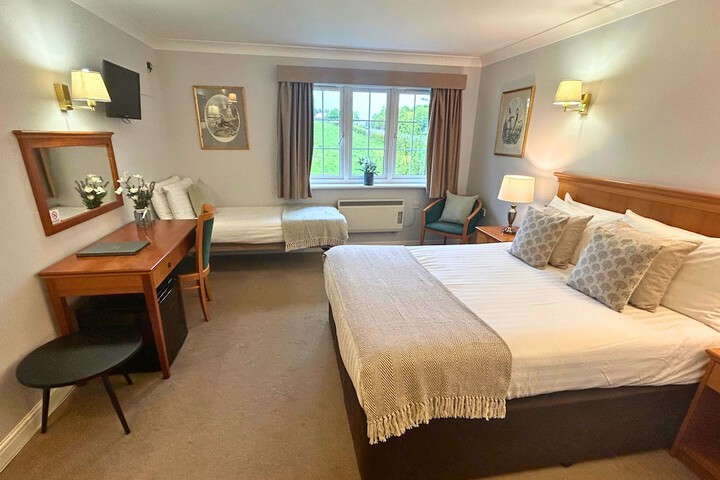 Room 32 of 53