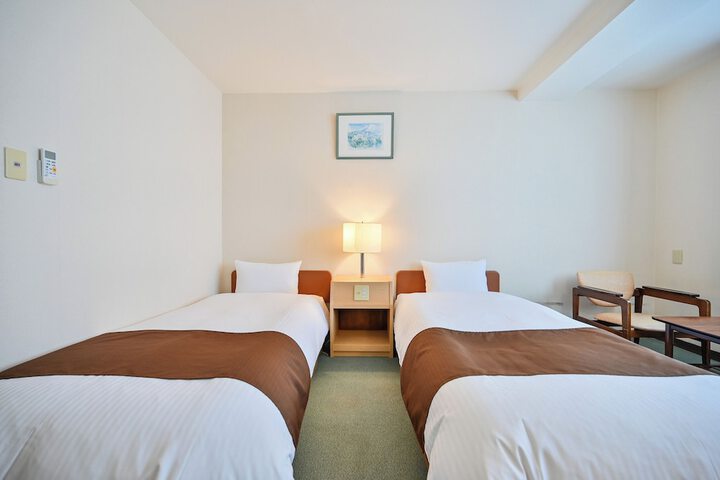 Room 9 of 36