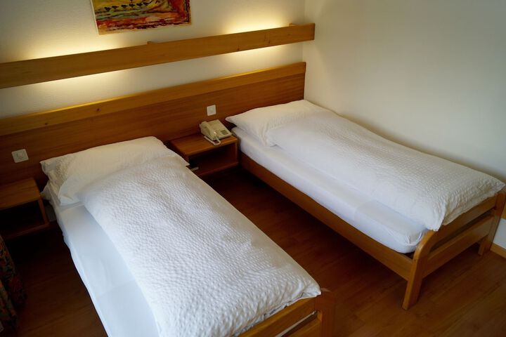 Room 12 of 36