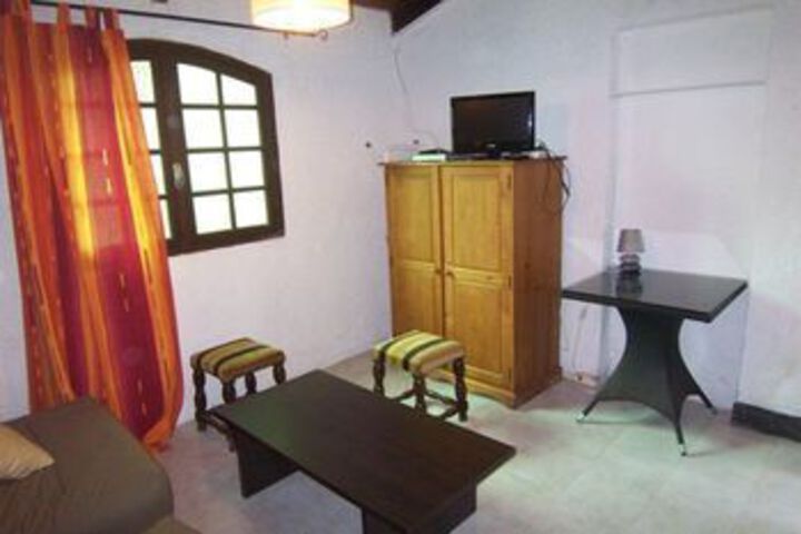Room 4 of 9