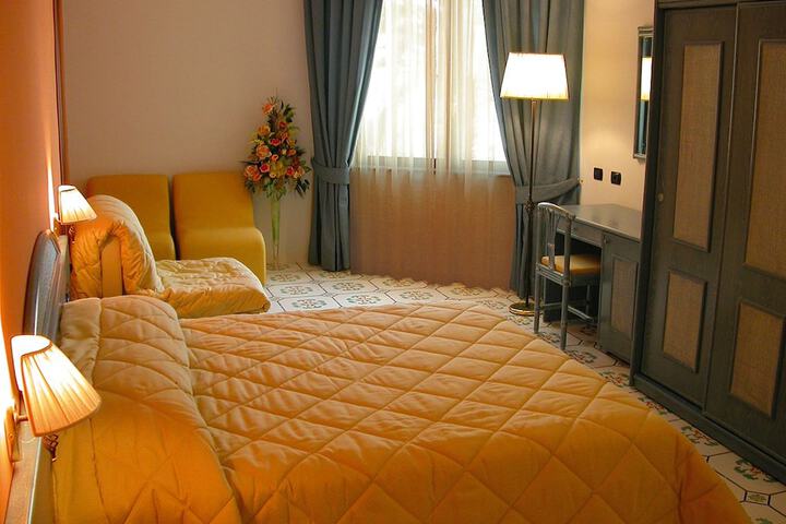 Room 4 of 39