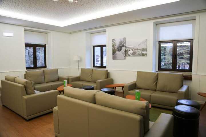 Entrance & Lobby