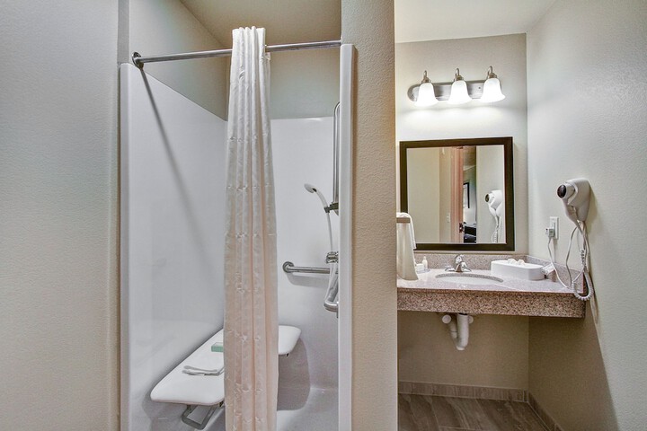 2 Queen Guest Room (12 of 19)
