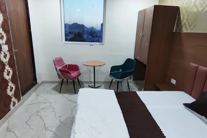Room 2 of 20