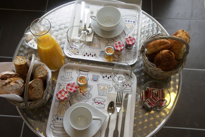 Breakfast/Coffee Service 25 of 43
