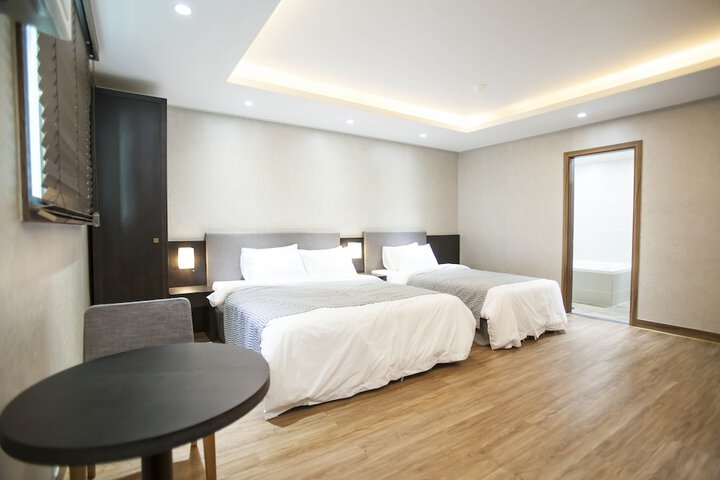 Room 46 of 119