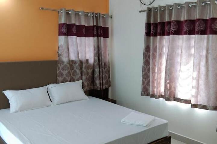 Room 3 of 12