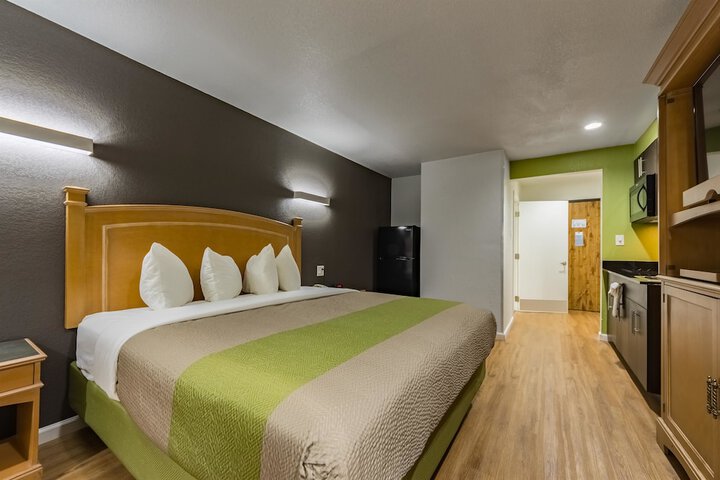 1 King Bed Kitchen (3 of 3)