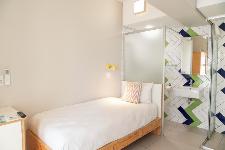 Room 60 of 148