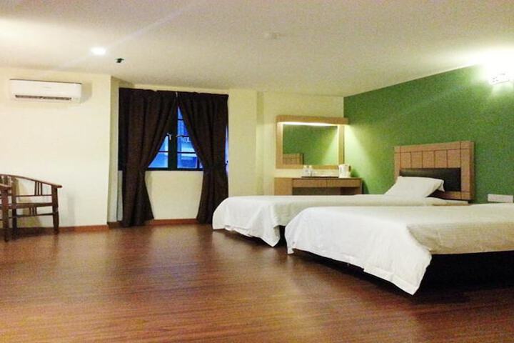 Room 8 of 34