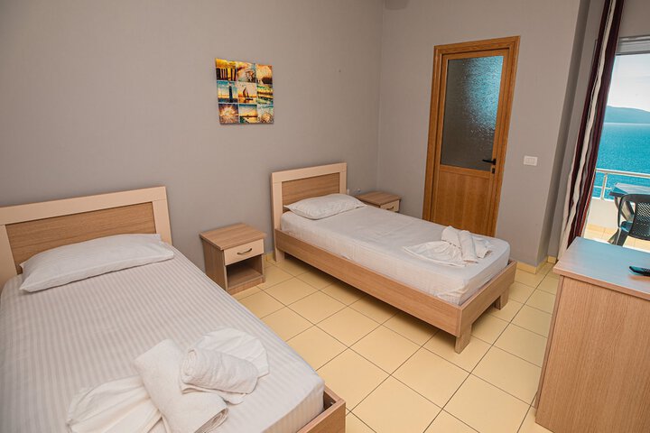 Room 10 of 40