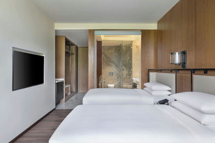 Room 4 of 34