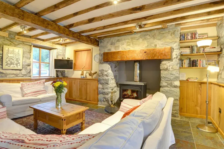 Spacious Holiday Home in Ganllwyd near River