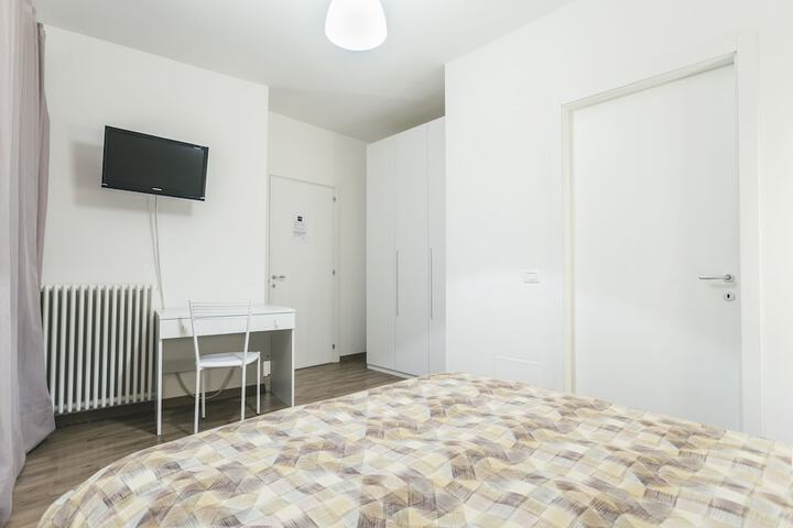 Room 5 of 24