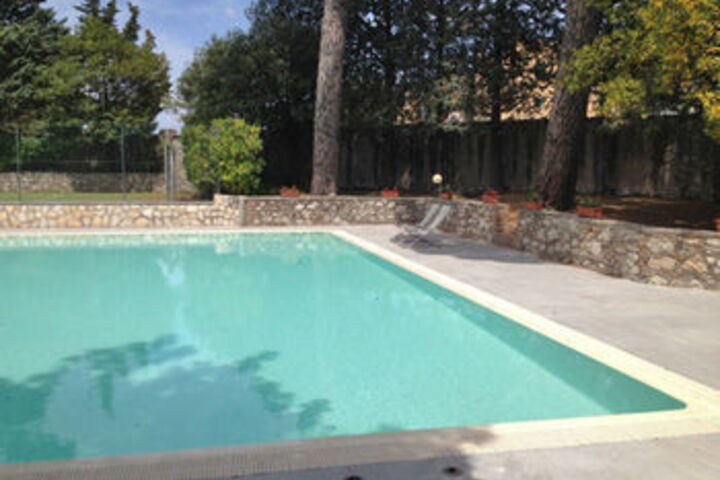 Pool 19 of 25