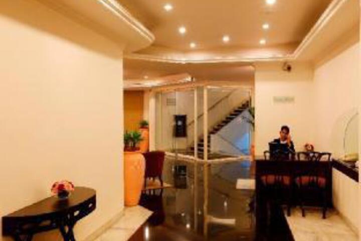 Entrance & Lobby