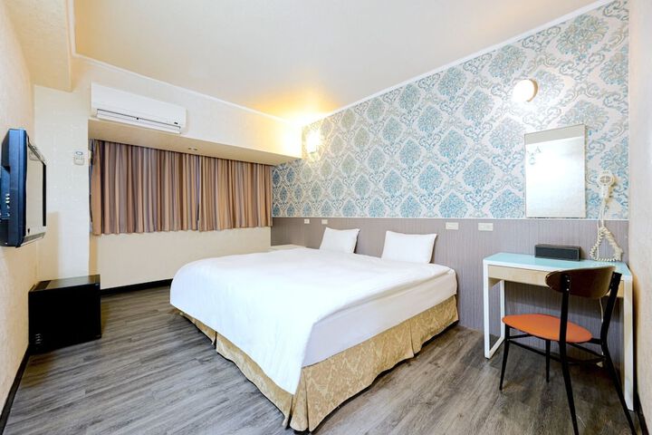 Room 9 of 15