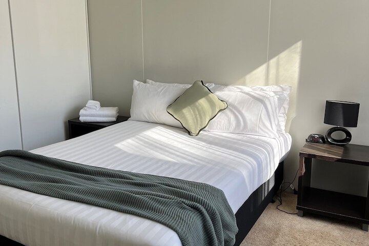 Room 7 of 73