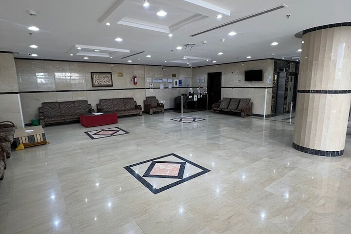 Room 18 of 32