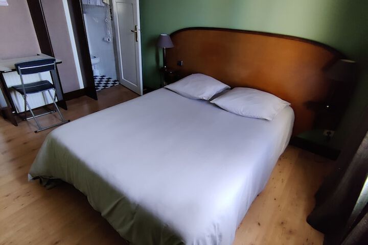 Room 16 of 33