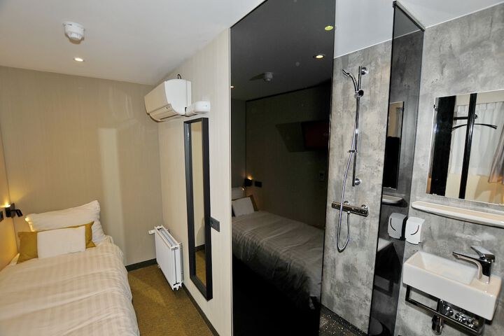 Room 29 of 42