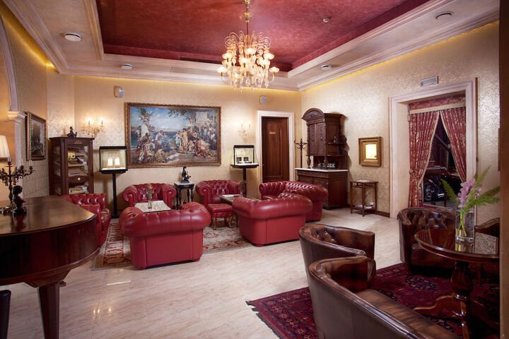 Entrance & Lobby