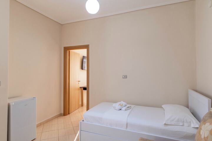 Room 25 of 84