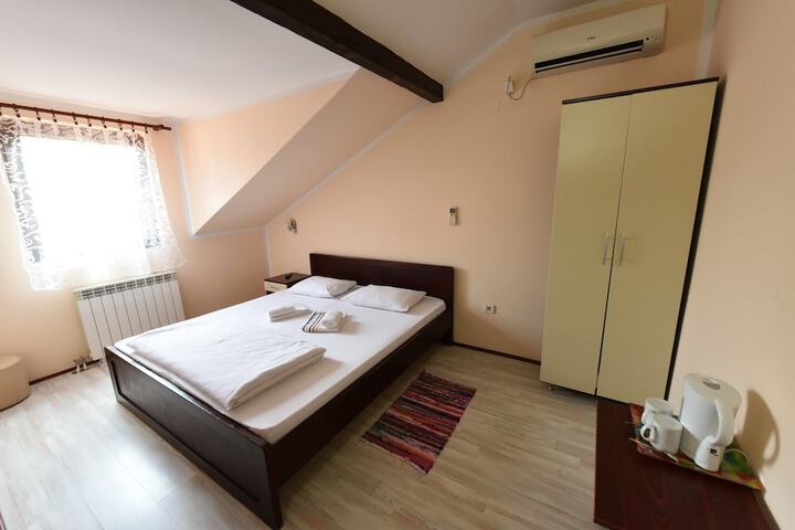 Prenociste Stojic Novi Sad
