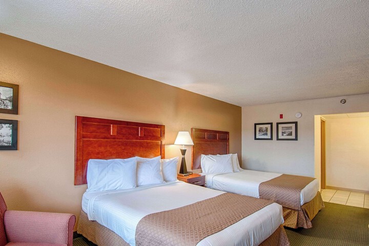1 King Bed (16 of 17)