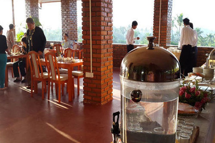 Breakfast/Coffee Service 30 of 44