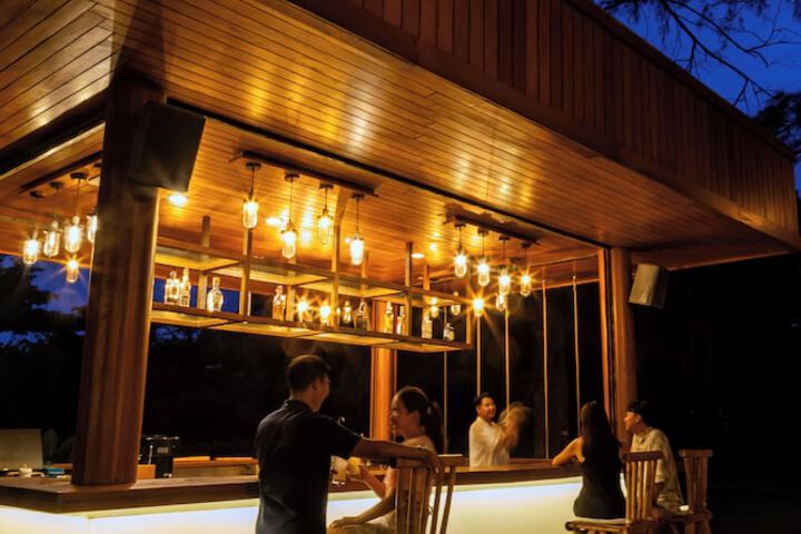Lounge 141 of 172