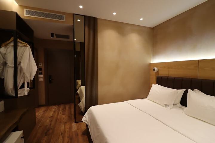 Room 26 of 112