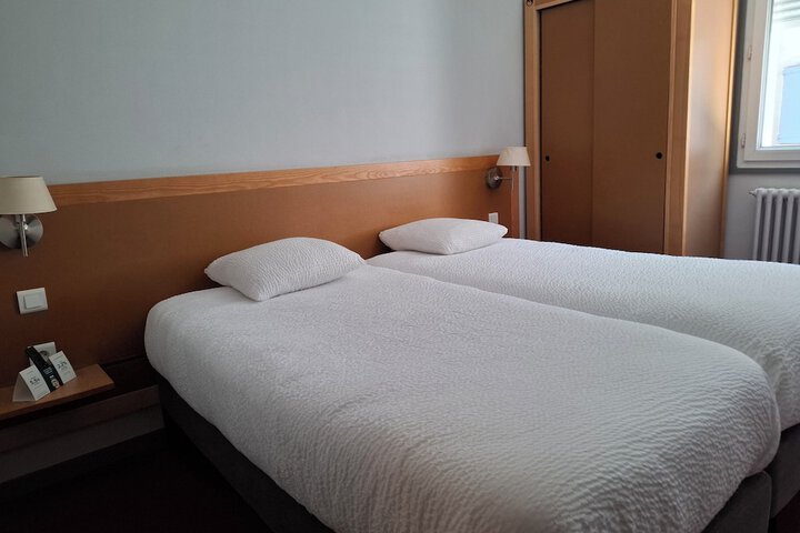 Room 8 of 20