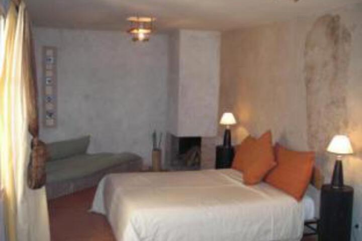 Suite 4 of 5