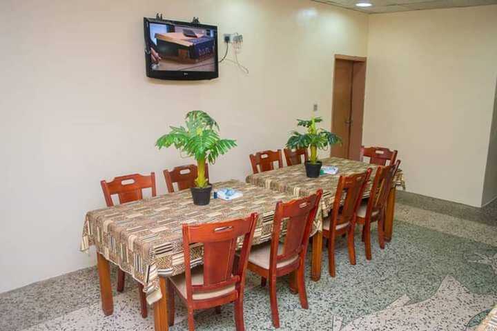 Dining 8 of 9