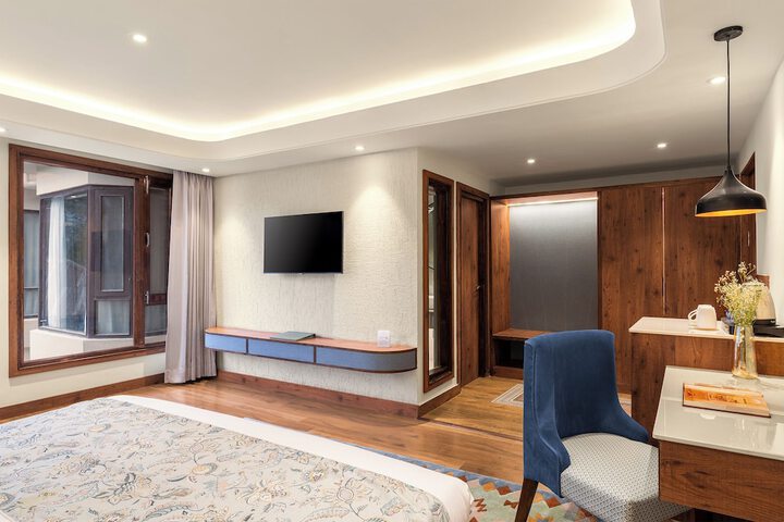 Room 30 of 53