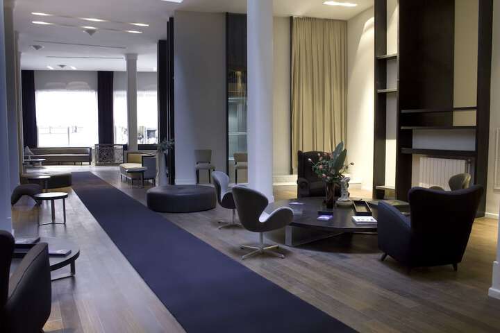 Guest Lobby