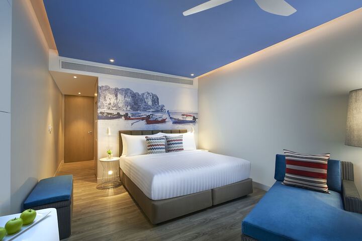Room 6 of 175