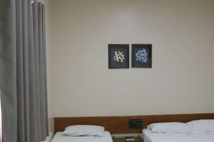 Room 40 of 183