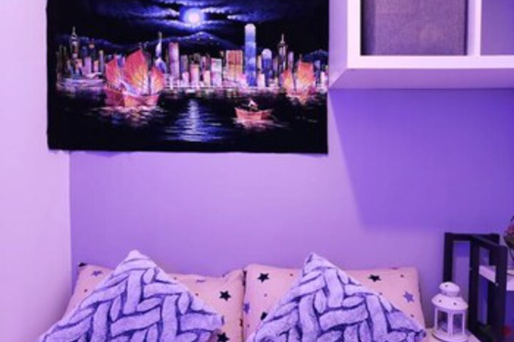 Room 10 of 14