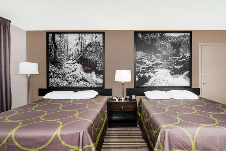 2 Queen Beds (2 of 14)