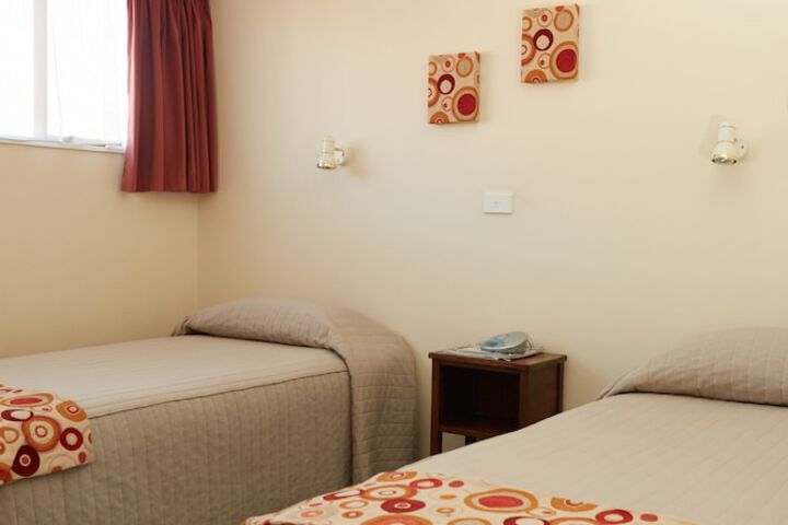 Room 4 of 32