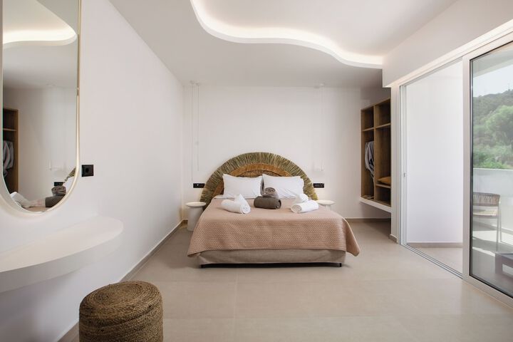 Room 27 of 82