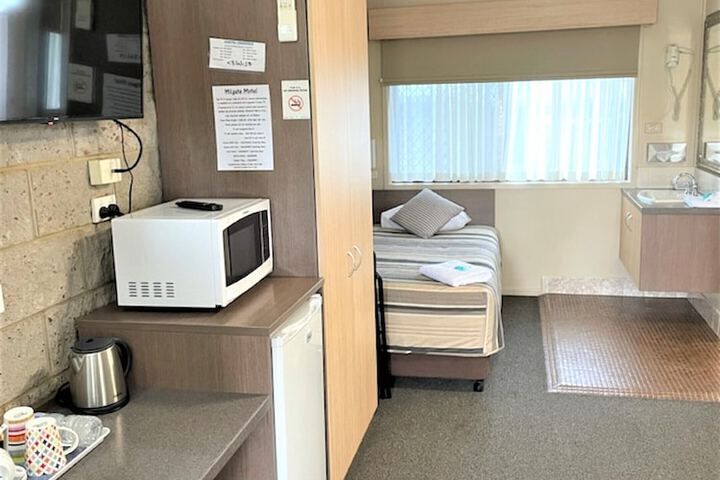 Room 5 of 18