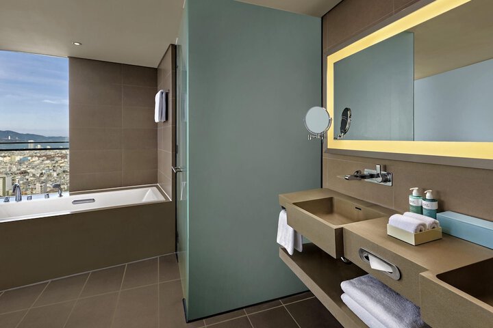 Room 25 of 176