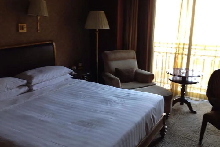 Room 4 of 19