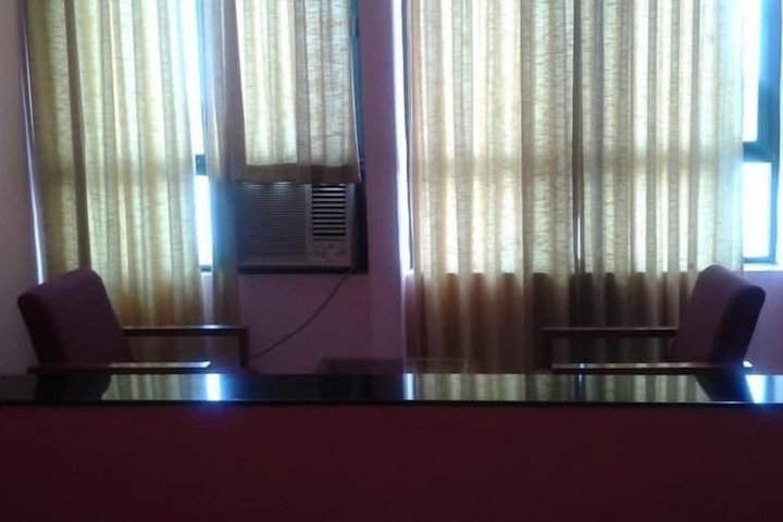 Room 11 of 27