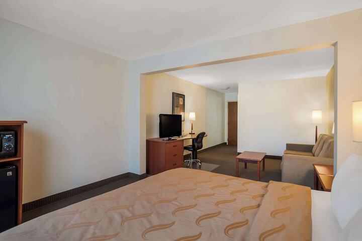 1 King Bed (9 of 13)
