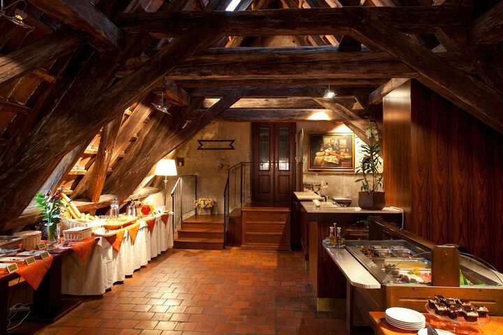 Dining 94 of 136
