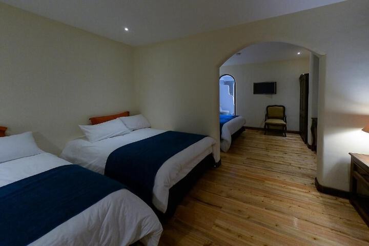 Room 32 of 81